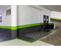 PLAZA DE GARAJE CON TRASTERO ANEJO:  COCHE MEDIANO -PEQUEÑO