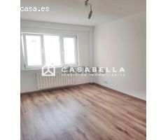 Piso en Venta en Valencia de las Torres, Valencia