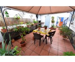 EXCELENTE CASA PAREADA EN CALLE VALLBONA.