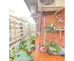 Oportunidad en Sant Andreu - Piso bien ubicado, luminoso y espacioso con balcón y vistas despejadas