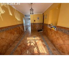 ???? ¡Oportunidad en Fuente Palmera! Casa adosada con amplios espacios y gran potencial ??????