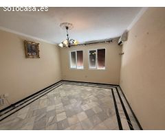 ???? ¡Oportunidad en Fuente Palmera! Casa adosada con amplios espacios y gran potencial ??????