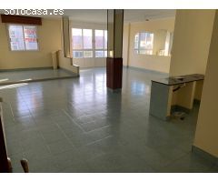 SE VENDE O ALQUILA ENTREPLANTA COMERCIAL EN RIANXO