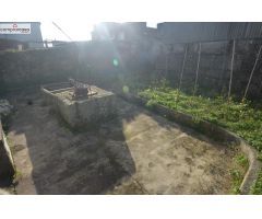 Se vende casa para restaurar con terreno en Carreira con vistas al mar y