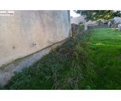 Se vende casa para restaurar con terreno en Carreira con vistas al mar y