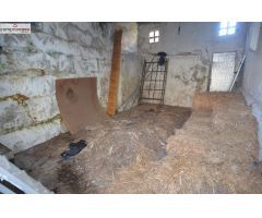 Se vende casa para restaurar con terreno en Carreira con vistas al mar y