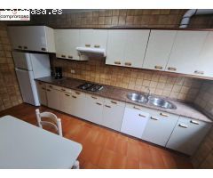 SE VENDE PISO EL EL CENTRO DE RIBEIRA DE TRES HABITACIONES