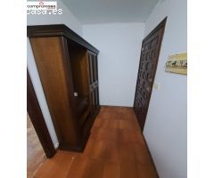 SE VENDE PISO EL EL CENTRO DE RIBEIRA DE TRES HABITACIONES
