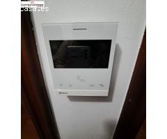 SE VENDE PISO EL EL CENTRO DE RIBEIRA DE TRES HABITACIONES