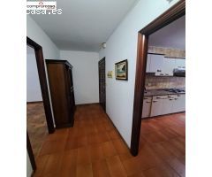 SE VENDE PISO EL EL CENTRO DE RIBEIRA DE TRES HABITACIONES