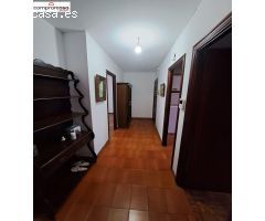 SE VENDE PISO EL EL CENTRO DE RIBEIRA DE TRES HABITACIONES