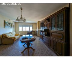 EXCELENTE PISO DE 4 HABITACIONES EN ALMENAR CON PLAZA DE PARQUING Y TRASTERO