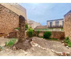 Masia con gran patio en el centro del pueblo