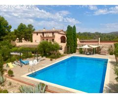 Exclusiva finca con masía, hotel, bodegas y 83 ha de terreno en el Priorat