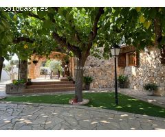 ¡Descubre este impresionante chalet en el  término de Vilanova de Segrià, listo para convertirse en
