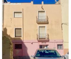 Gran casa de pueblo a dos calles en el centro
