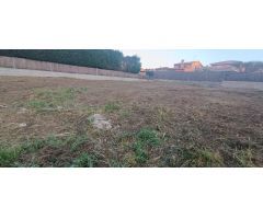 SANT CELONI (SOT DE LES GRANOTES): GRAN TERRENO URBANO A UN PASO DE COMERCIOS Y ZONAS VERDES