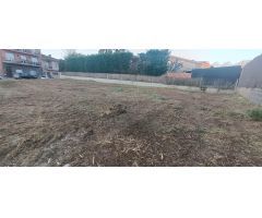 SANT CELONI (SOT DE LES GRANOTES): GRAN TERRENO URBANO A UN PASO DE COMERCIOS Y ZONAS VERDES