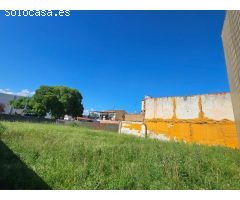 SANT CELONI (LA BATLLÒRIA): SOLAR ESQUINERO LLANO APTO PARA CONSTRUIR EDIFICIO O CASAS PAREADAS