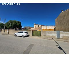 SANT CELONI (LA BATLLÒRIA): SOLAR ESQUINERO LLANO APTO PARA CONSTRUIR EDIFICIO O CASAS PAREADAS