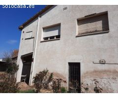 Casa con terreno en el centro de Vilobí dOnyar