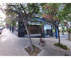 Tu negocio en un amplio local en bruto de lEixample de Figueres