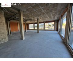 Local comercial en esquina en Vilablareix