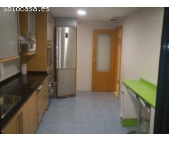 Vivienda luminosa, con terraza y bonitas vistas!!