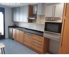 Vivienda luminosa, con terraza y bonitas vistas!!