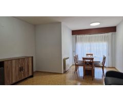Piso amueblado, de cuatro habitaciones y terraza