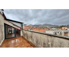 ¡Gran oportunidad en Cangas! Vivienda con garaje, trastero y amplias posibilidades de reforma