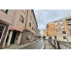 ¡Gran oportunidad en Cangas! Vivienda con garaje, trastero y amplias posibilidades de reforma
