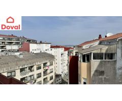 Oportunidad única en el corazón de Vigo: piso de 4 habitaciones en Calle Pizarro con garaje amplio