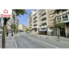 Oportunidad única en el corazón de Vigo: piso de 4 habitaciones en Calle Pizarro con garaje amplio