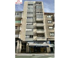 Oportunidad única en el corazón de Vigo: piso de 4 habitaciones en Calle Pizarro con garaje amplio