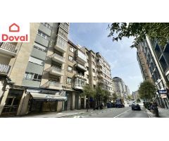 Oportunidad única en el corazón de Vigo: piso de 4 habitaciones en Calle Pizarro con garaje amplio