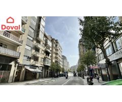 Oportunidad única en el corazón de Vigo: piso de 4 habitaciones en Calle Pizarro con garaje amplio