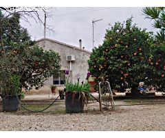 CASA DE CAMPO DE AMPLIA PARCELA CON TERRENO DE LABOR