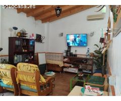 CASA DE CAMPO DE AMPLIA PARCELA CON TERRENO DE LABOR