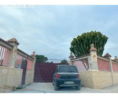 CASA DE CAMPO DE AMPLIA PARCELA CON TERRENO DE LABOR