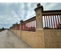 CASA DE CAMPO DE AMPLIA PARCELA CON TERRENO DE LABOR