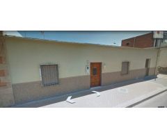 SE VENDE AMPLIA CASA EN CARRETERA DE LA MOJONERA