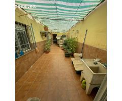 SE VENDE AMPLIA CASA EN CARRETERA DE LA MOJONERA