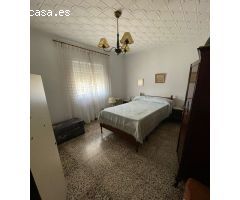 SE VENDE AMPLIA CASA EN CARRETERA DE LA MOJONERA