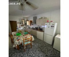 SE VENDE AMPLIA CASA EN CARRETERA DE LA MOJONERA