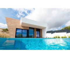 Villa  con piscina, jardín, solárium , 3 dormitorios y 2 baños en Finestrat