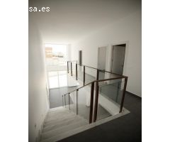 Vivienda moderna de diseño, luminosa y amplia de líneas rectas