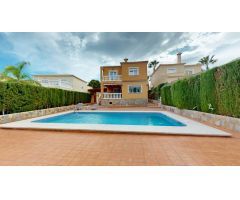 Chalet en Venta en la Nucia, Alicante