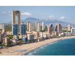 EXCLUSIVO APARTAMENTO EN RASCACIELOS ICONICO DE 3 DORMITORIOS CON VISTAS ESPECTACULARES(BENIDORM).