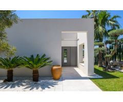 VILLA EXTRAORDINARIA  EN EL LUJOSO RESORT DE GOLF LAS COLINAS(ALICANTE)